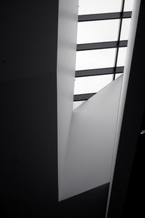 线条灯在现代家居设计中的魅力，效果图展示与应用指南